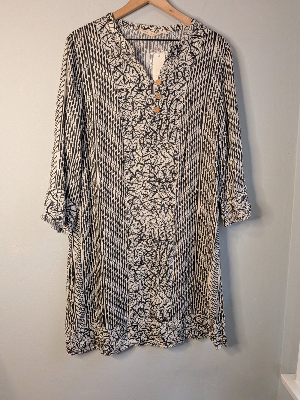 NWT Soft Surroundings Raven Shift Dress Large Rayon Raven Henley Button Abstract